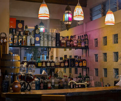 Barra de cócteles y café